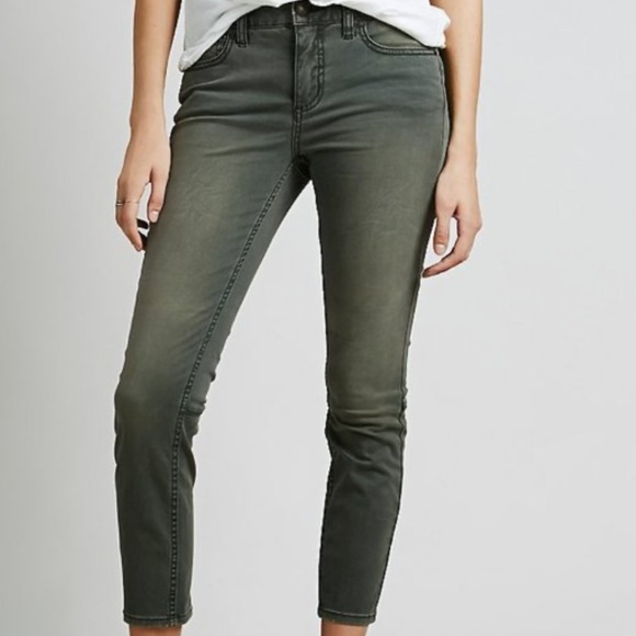 Free People Ankle Cropped Distressed Jean - Picture 8 of 8